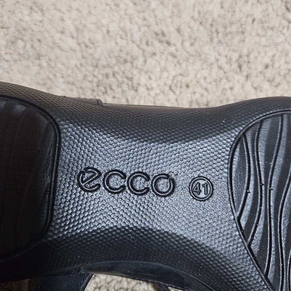 Ecco Black Leather T-Strap Sandals with Woven Accent - Picture 2 of 5